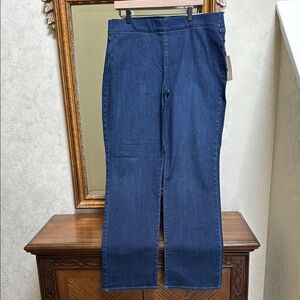 NYDJ relaxed pull on Bailey Womens Jeans. Size 14. Look & wear size smaller.